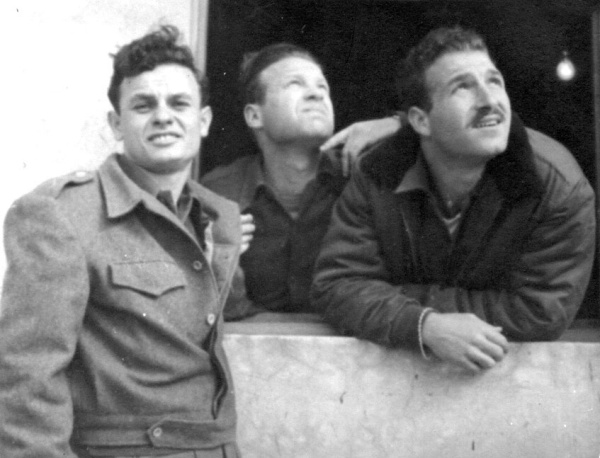 zleva H. Y. Shwartzman vlevo a Mordechai Fein vpravo u� v Izraeli, rok 1949